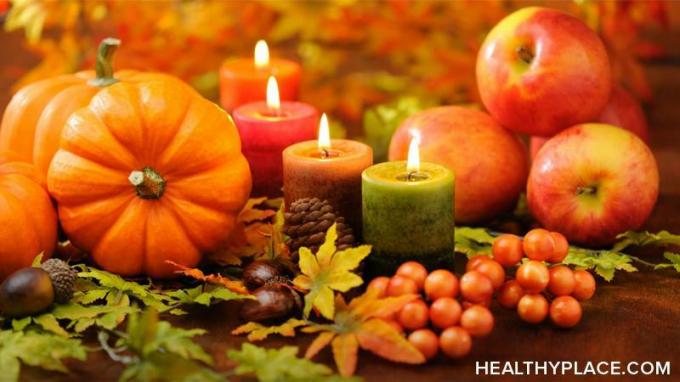 Thanksgiving verergert vaak geestelijke gezondheidsproblemen. Leer enkele manieren om voor je geestelijke gezondheid te zorgen tijdens Thanksgiving op HealthyPlace.com 