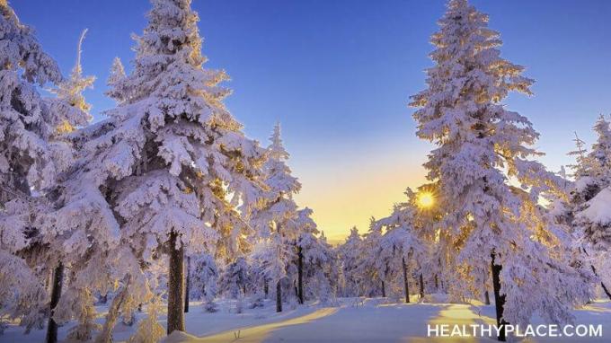 Kan jij de winter goed doorstaan? Als dit niet het geval is, probeer dan deze suggesties om de winterdepressie onder controle te krijgen. Leer ze op HealthyPlace.
