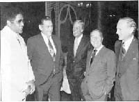 Don Newcomb, Harold E. Hughes, Dick Van Dyke, Garry Moore en Buzz Aldrin