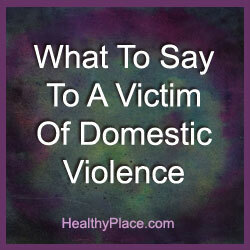 Weten wat te zeggen tegen een slachtoffer van huiselijk geweld kan het verschil maken in de wereld. Je moet het slachtoffer van de realiteit van geweld veranderen. Lees hoe.