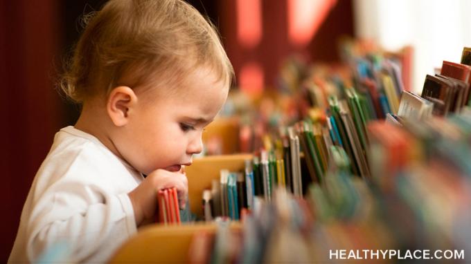 Leerstoornissen bij kinderen kunnen vroeg verschijnen. Krijg betrouwbare informatie over de vroege tekenen van leerstoornissen bij kinderen, op HealthyPlace.