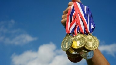 Het doen van saaie taken kan leuk zijn voor mensen met volwassen ADHD door ze een spel of misschien zelfs een wedstrijd te maken. ADHD voor volwassenen kan JOU helpen een gouden medaille te winnen!