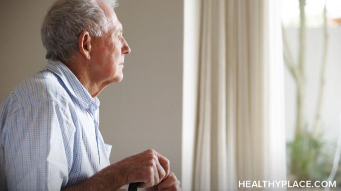 Pacen, friemelen en wantrouwen zijn veel voorkomende niet-agressieve gedragingen die worden getoond door Alzheimerpatiënten. Leer hoe u hiermee omgaat op HealthyPlace.