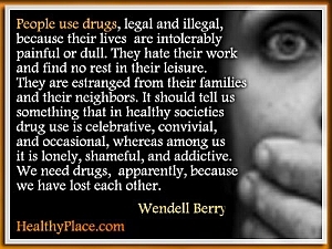 Verslavingscitaat door Wendell Berry - Mensen gebruiken drugs, legaal en illegaal, omdat hun leven ondraaglijk pijnlijk of saai is. Ze haten hun werk en vinden geen rust in hun vrije tijd. 