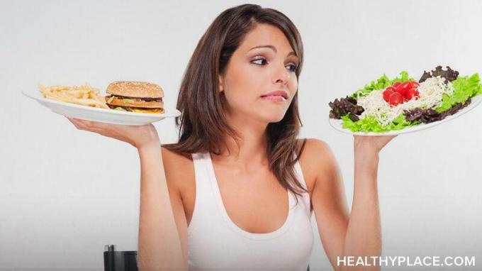 Eten van trigger-food bij het herstel van de eetstoornis kan in het begin angstaanjagend zijn. Na verloop van tijd is het eenvoudiger. Hier is hoe u trigger-voedingsmiddelen opnieuw in uw dieet kunt opnemen.