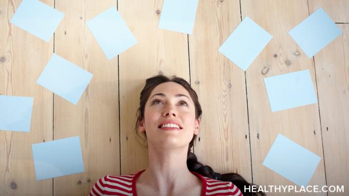 Je geest op een gezonde manier afleiden van problemen is mogelijk. Leer 3 nuttige manieren om problemen op te lossen bij HealthyPlace.