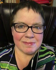 Tia Hollowood, nieuwe auteur van 'Trauma! Een PTSS-blog 'vertelt over haar ervaring met trauma op jonge leeftijd en leven in PTSS-herstel. Lees hier over Tia.