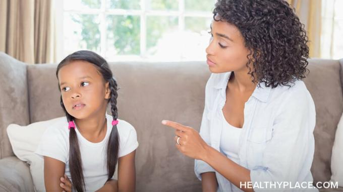 Wat werkt er bij het disciplineren van een kind met ADHD? Een moeder van twee ADHD-kinderen praat over gedragsmanagement door het gebruik van consequenties.